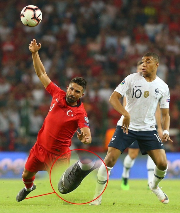 222 milyon Euro’luk Mbappe'yi sahadan silen Hasan Ali Kaldırım Fenerbahçe'den ayrılıyor mu?