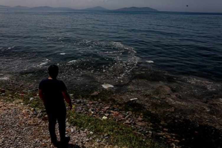 Maalesef 'normal'leştik! Deniz kıyısı pislik içinde
