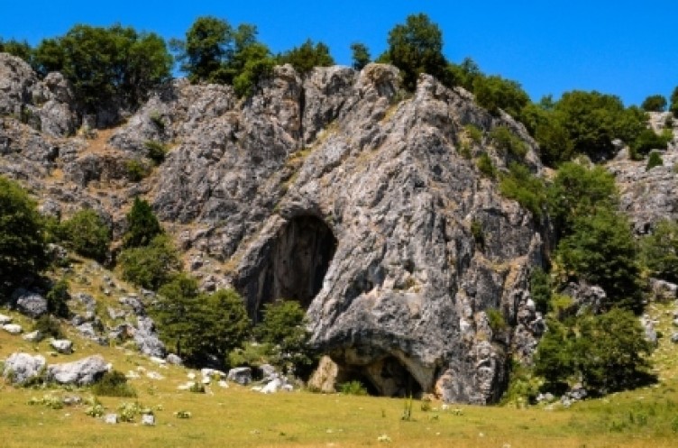 Bu mağara iki ili birbirine bağlıyor... Eskişehir'den giren, Bolu'dan çıkıyor