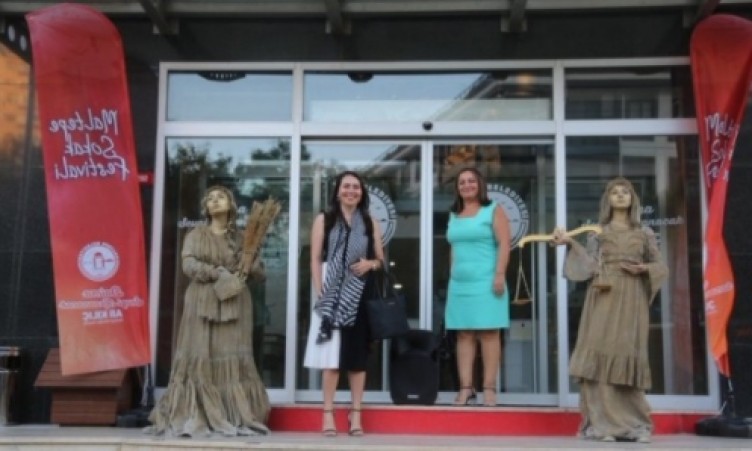 CHP bu kez şaşırttı! 'Yürüyen heykel' yaptılar