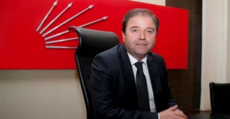 CHP bu kez şaşırttı! 'Yürüyen heykel' yaptılar