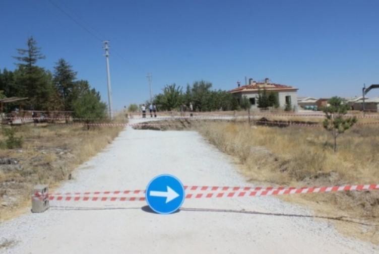 Yine Konya yine obruk... Bu sefer yolun ortasında oluştu