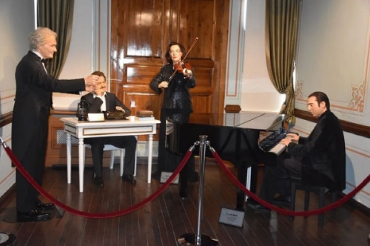 CHP’li Başkan, Cumhurbaşkanı Erdoğan’ın heykelini yaptı