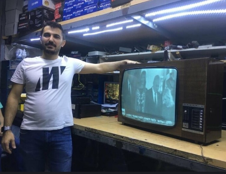 60 yıllık antika televizyonu tamir etmeyi başardı: 20 bin lira istiyor