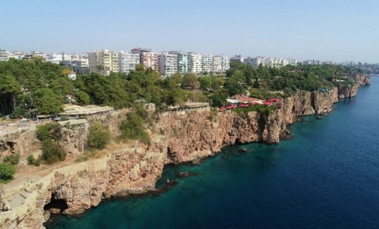 Antalya'daki dünyaca ünlü falezler çöplüğe döndü: Vatandaşlar isyanda