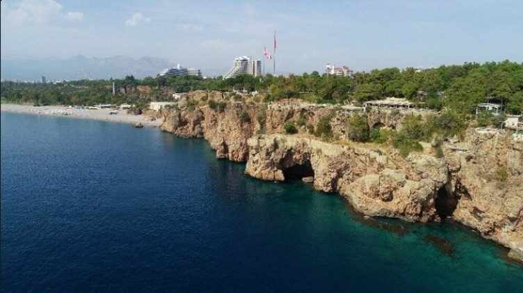 Antalya'daki dünyaca ünlü falezler çöplüğe döndü: Vatandaşlar isyanda