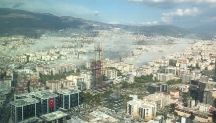 İzmir'deki şiddetli depremden ilk görüntüler