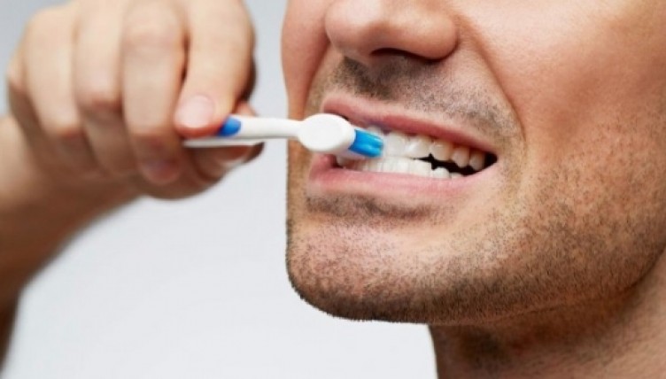 Düzenli olarak ağız diş bakımı yapılırsa diş hekimlerine gitmeye gerek kalmaz