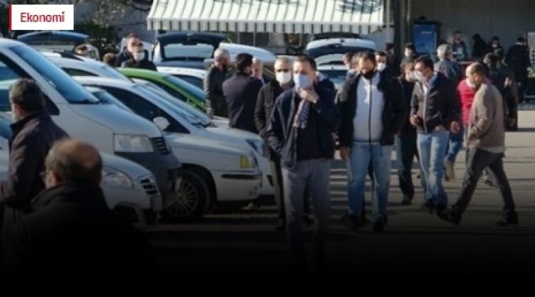 İkinci el oto pazarlarında bakan çok, alan yok