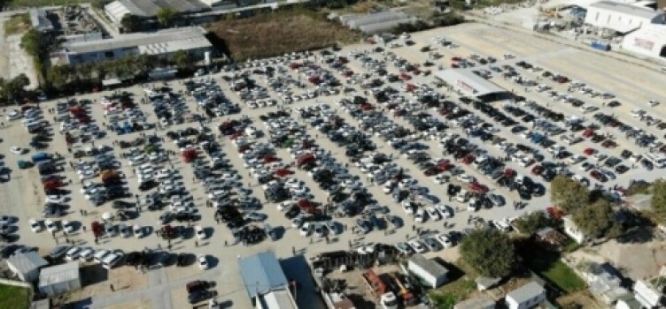 İkinci el oto pazarlarında bakan çok, alan yok