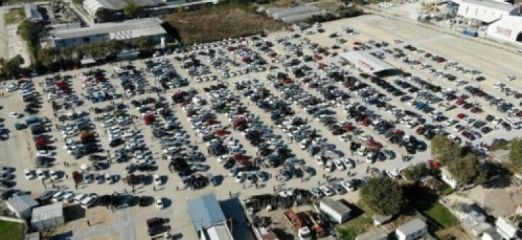 İkinci el oto pazarlarında bakan çok, alan yok