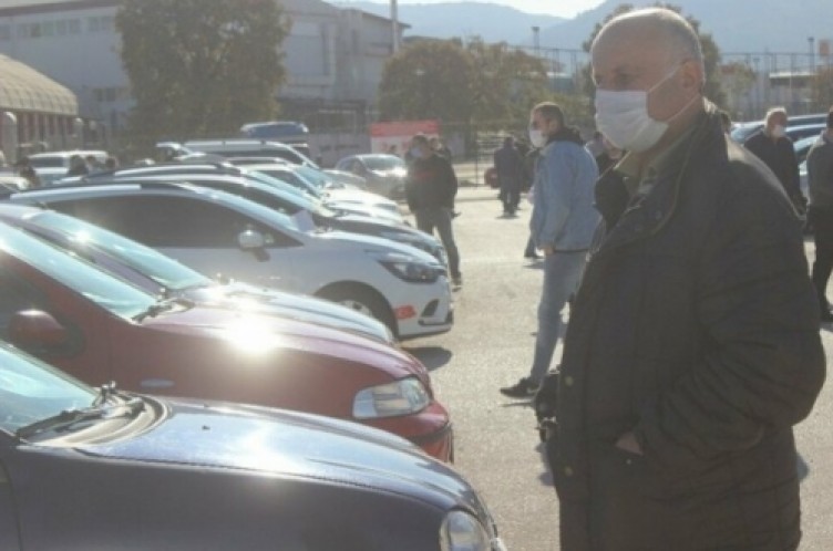 İkinci el oto pazarlarında bakan çok, alan yok