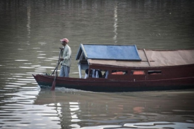 Suyun altında yaşayan kabile bilim insanlarını hayrete düşürüyor
