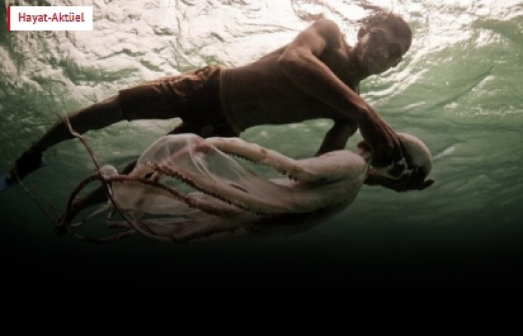 Suyun altında yaşayan kabile bilim insanlarını hayrete düşürüyor