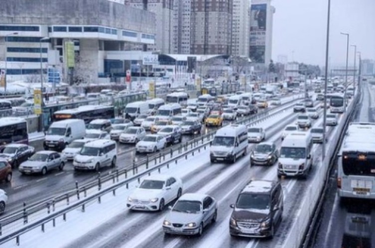 İstanbul'da trafik yoğunluğu yüzde 85'e çıktı