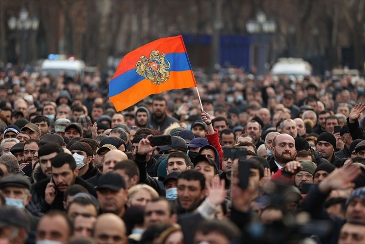 Ermenistan'da Paşinyan destekçilerine seslendi