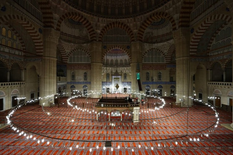 446 yıldır zamana meydan okuyor: Selimiye Camisi