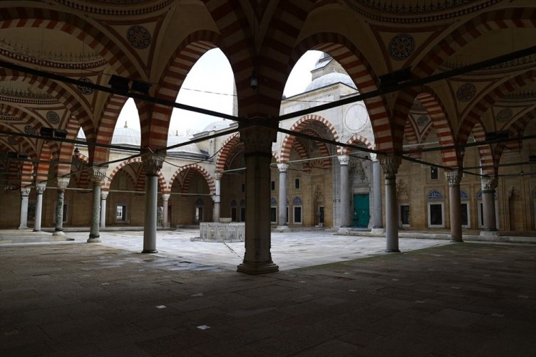 446 yıldır zamana meydan okuyor: Selimiye Camisi