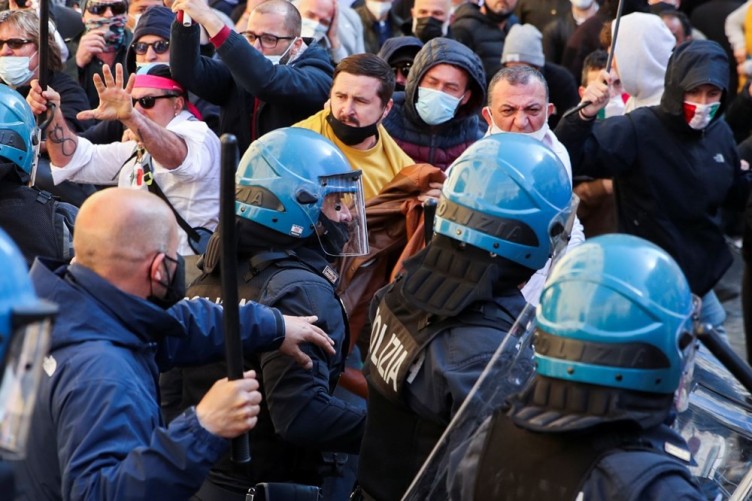 İtalya'da esnaftan 'kısıtlama' protestosu