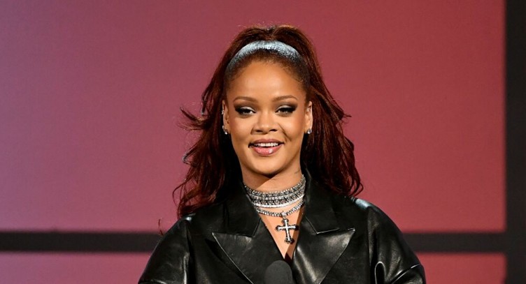 Rihanna Asyalı nefretine karşı protesto gösterisinde