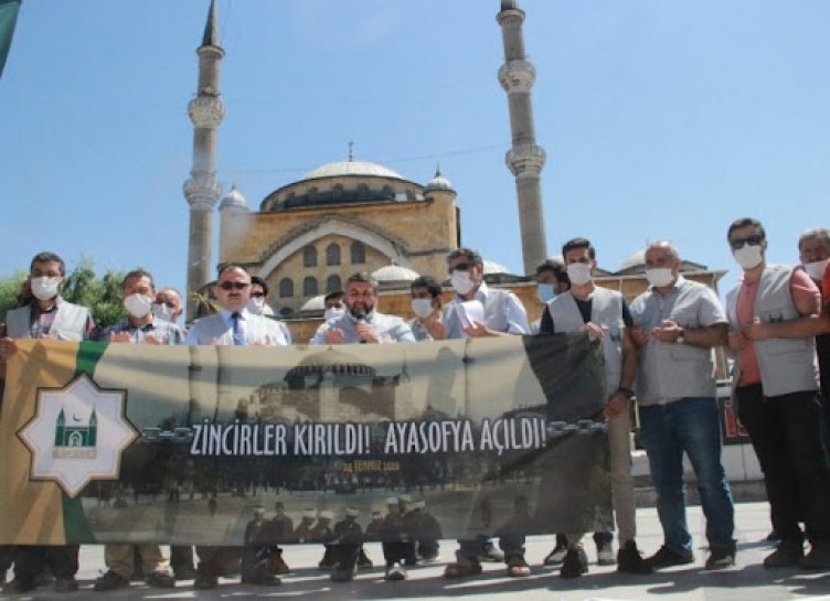 Ayasofya'nın esaretten kurtuluşunun birinci yılında açanlara dualar edildi