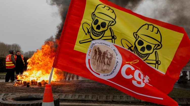 Fransa sokakları yeniden savaş alanına döndü