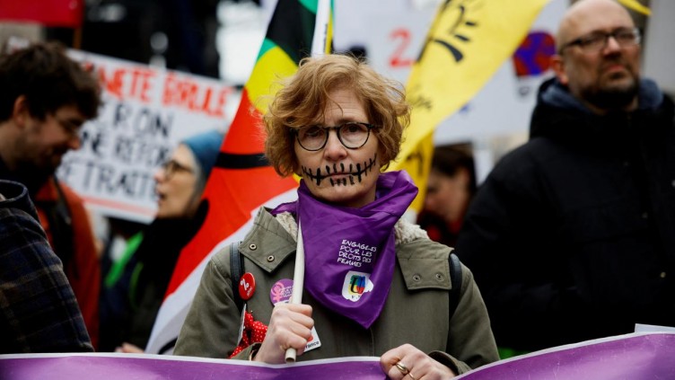 Fransa sokakları yeniden savaş alanına döndü