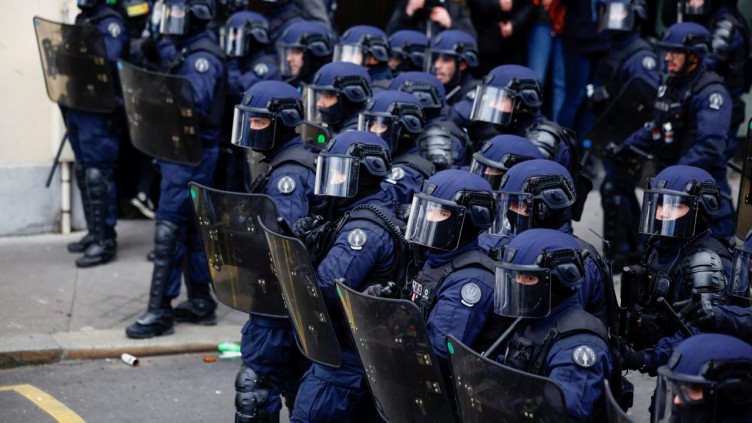 Fransa sokakları yeniden savaş alanına döndü