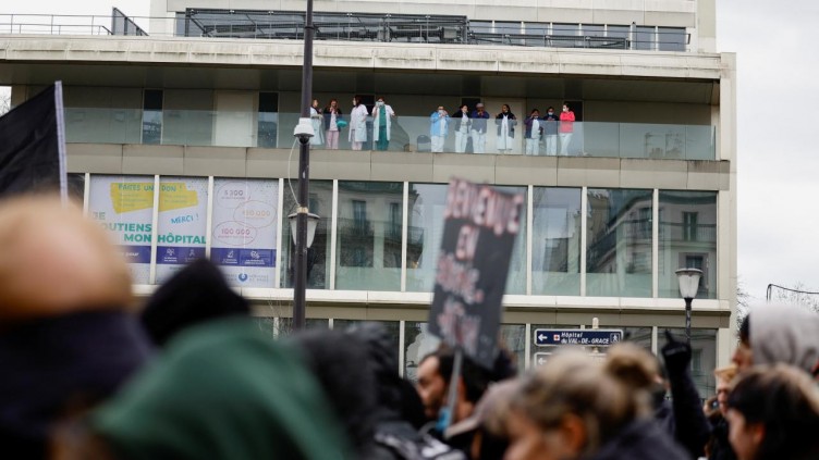 Fransa sokakları yeniden savaş alanına döndü