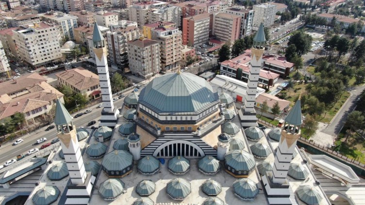 Selahaddin Eyyubi Camii ibadete açıldı