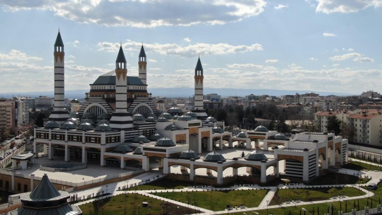 Selahaddin Eyyubi Camii ibadete açıldı