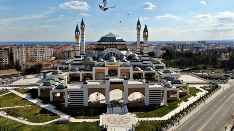 Selahaddin Eyyubi Camii ibadete açıldı