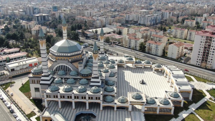 Selahaddin Eyyubi Camii ibadete açıldı