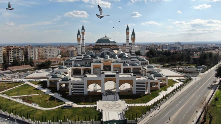 Selahaddin Eyyubi Camii ibadete açıldı