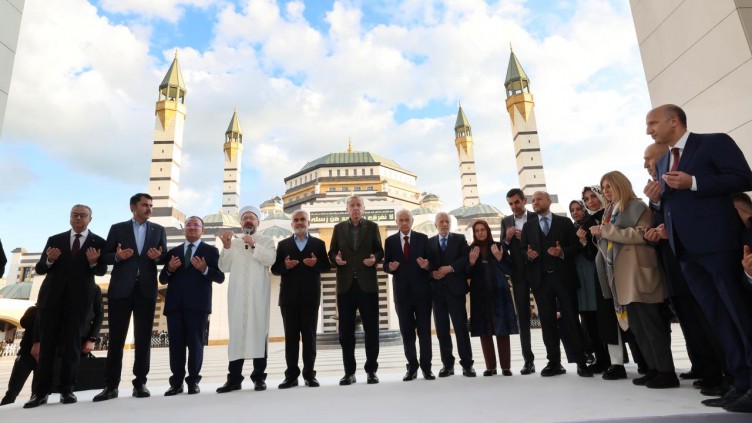 Selahaddin Eyyubi Camii ibadete açıldı