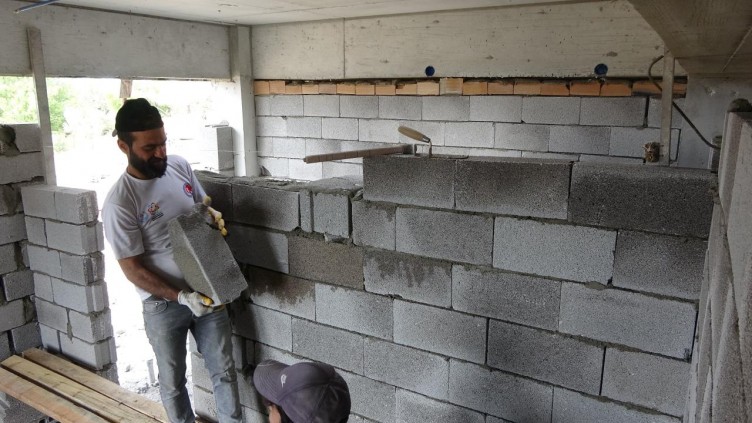 Depremin yıktığı Hatay'da köy evleri yükseliyor