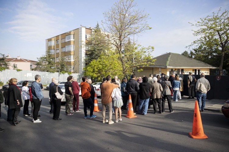 Türkiye sandık başında: Yurttan kareler