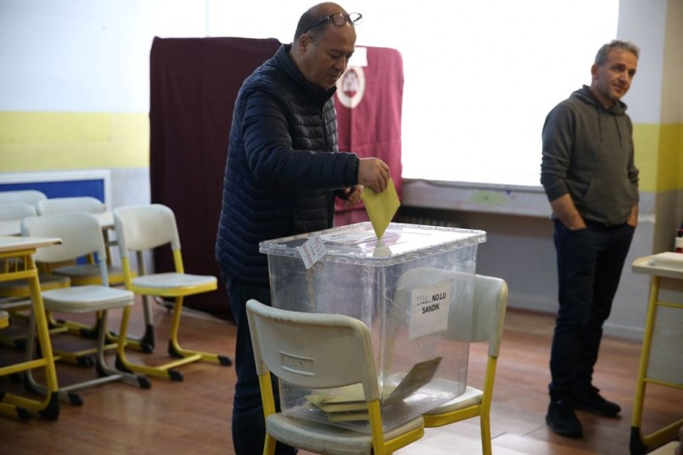 Türkiye sandık başında: Yurttan kareler