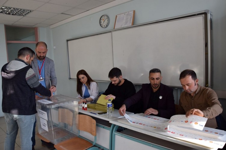 Türkiye sandık başında: Yurttan kareler