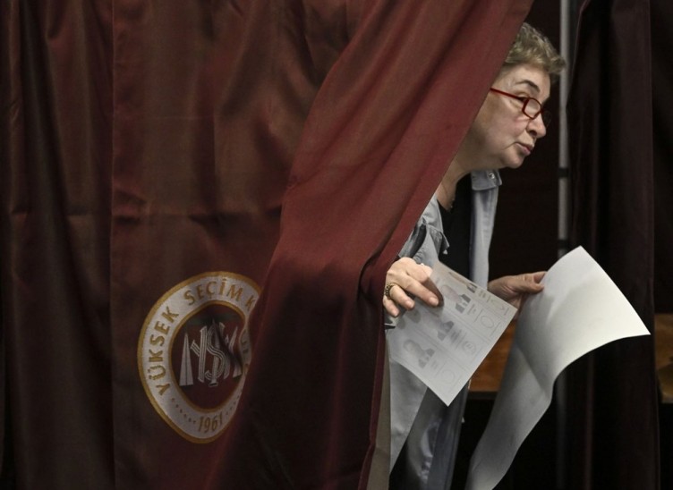 Türkiye sandık başında: Yurttan kareler