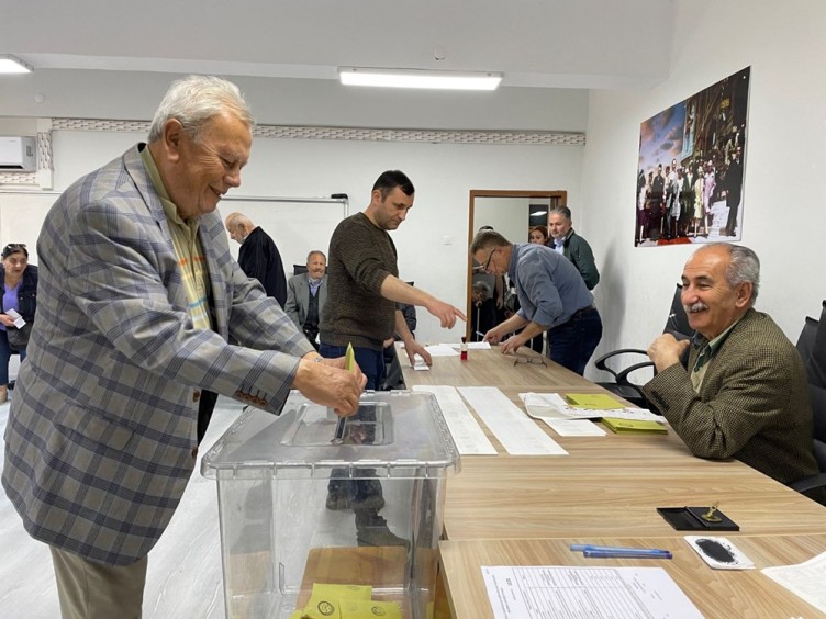 Türkiye sandık başında: Yurttan kareler