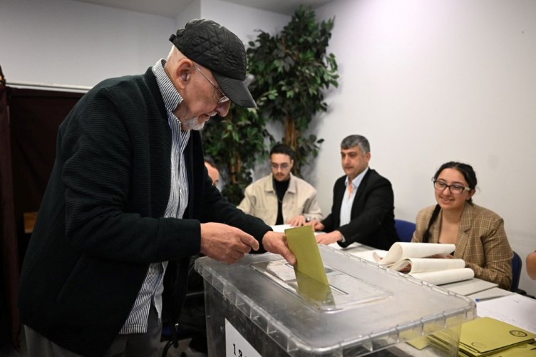 Türkiye sandık başında: Yurttan kareler