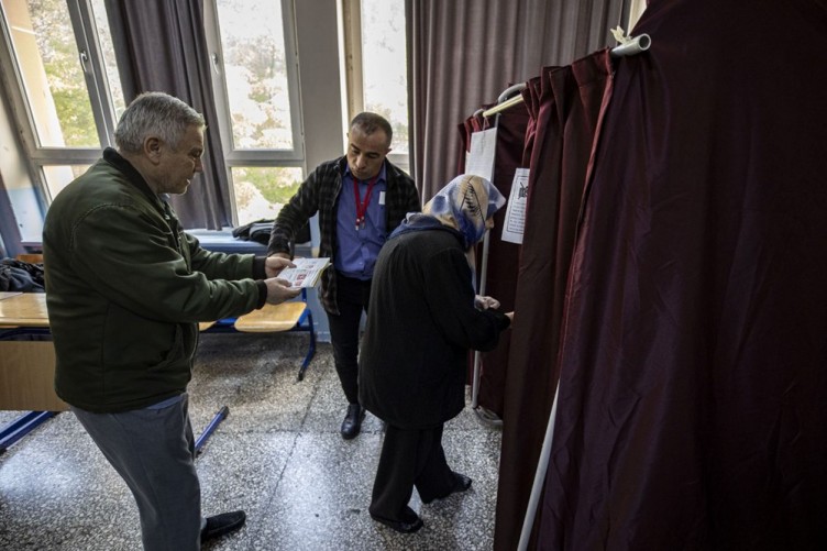 Türkiye sandık başında: Yurttan kareler