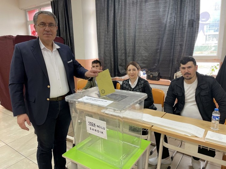 Türkiye sandık başında: Yurttan kareler