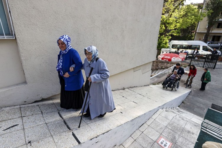 Türkiye sandık başında: Yurttan kareler