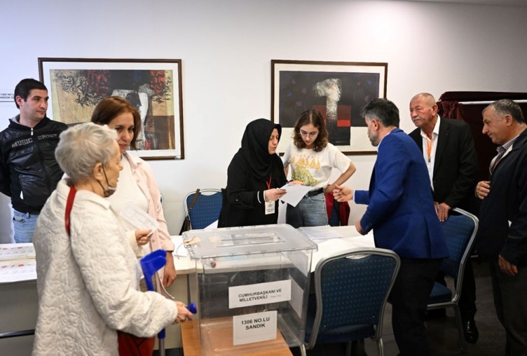 Türkiye sandık başında: Yurttan kareler