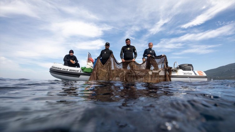 Deniz canlılarının katili: Hayalet ağlar!