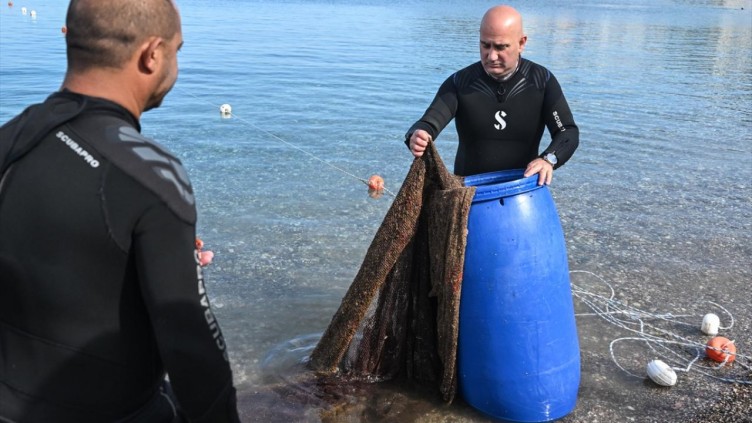 Deniz canlılarının katili: Hayalet ağlar!