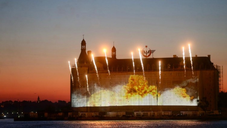 15 Temmuz şehitlerinin fotoğrafları Galata'ya yansıtıldı