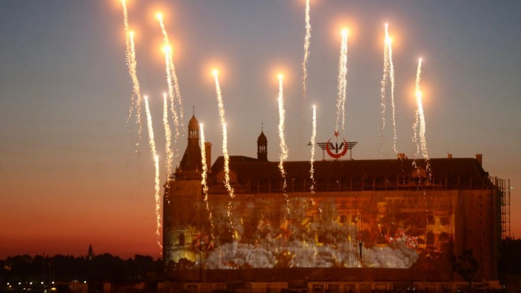 15 Temmuz şehitlerinin fotoğrafları Galata'ya yansıtıldı